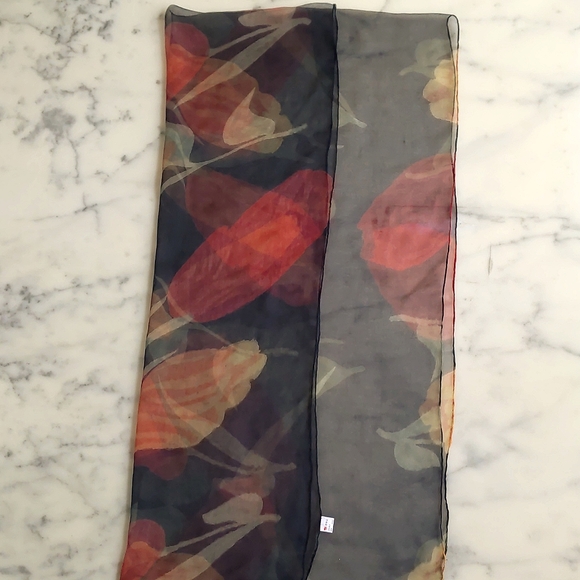 100% Mulbury Silk Scarf with multicolor Floral Patterns. - Picture 2 of 5